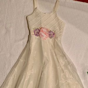 Young girl’s dress